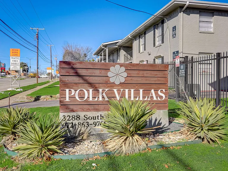 Polk Villas community sign